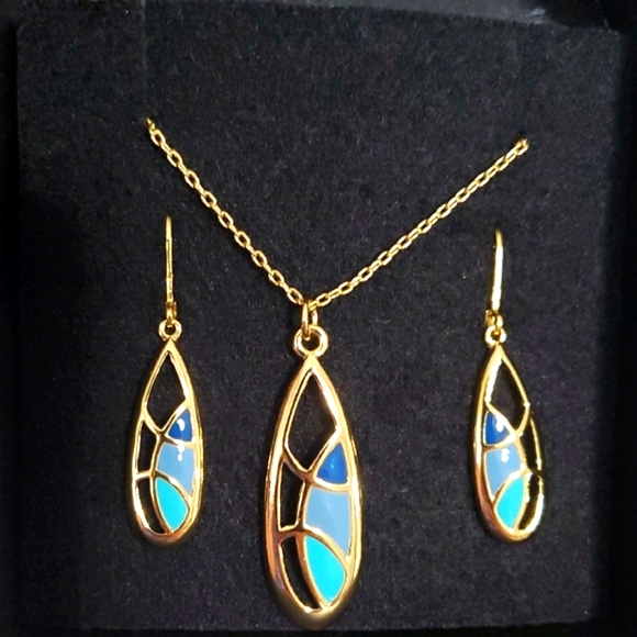 Jewelry - NIB Elegant Gold and Blue Jewelry Set